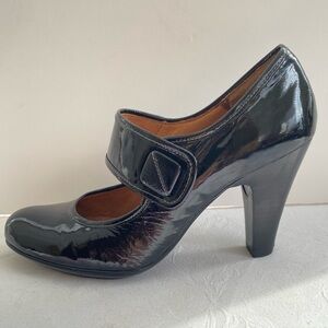 Sofft Leslie Black Patent Mary Jane Round Toe Pump Size 9